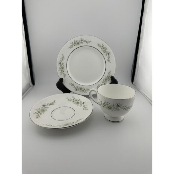 Wedgwood "Westbury" Bone China Trio Tea Set Silver Gilding Footed Cup - Picture 2 of 9